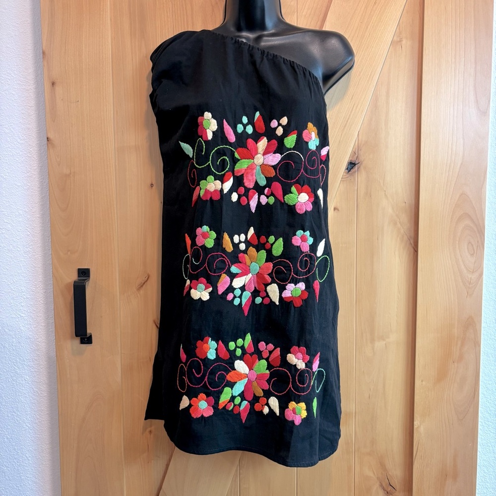 💕New Listing 💕Floral Embroidered One-Shoulder Dress